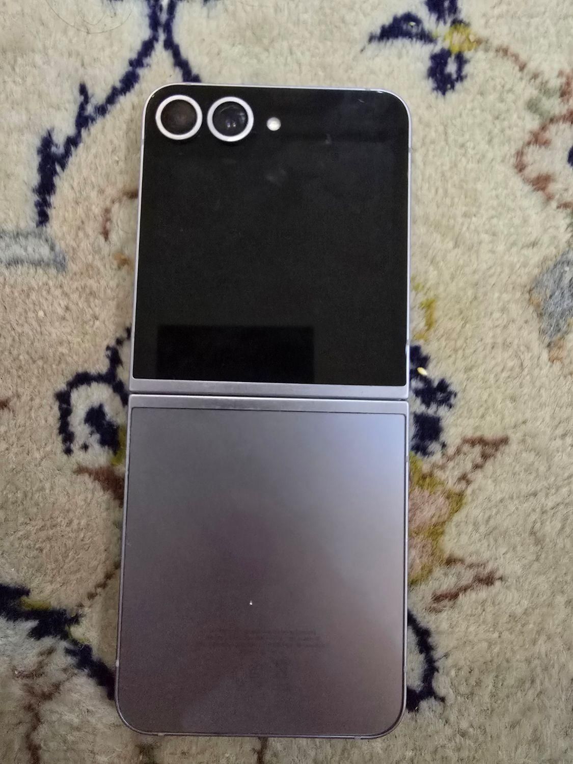 galaxy z flip 6نقره ای و کم کارکرد|موبایل|تهران, مجیدیه|دیوار