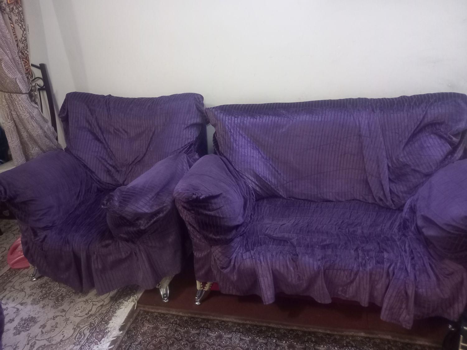 مبل راحتی با کاور مخمل  شامل یک عددسه نفره دوتا تک|مبلمان خانگی و میز عسلی|بروجرد, |دیوار