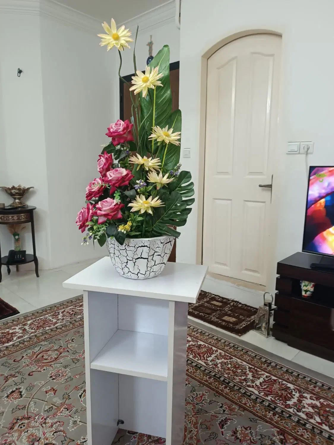 میز و گلدان بفروش می‌رسد باهم380|صنایع دستی و سایر لوازم تزئینی|مشهد, یوسفیه (شهرک غرب)|دیوار