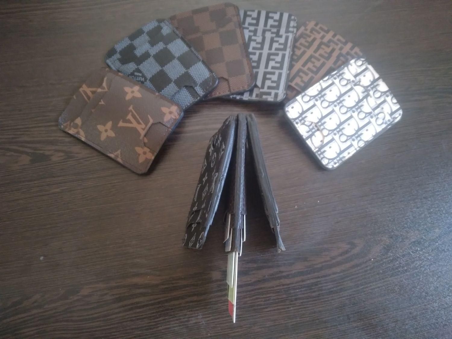 تولید و پخش کیف پولی و جاکارتی|کیف، کفش، کمربند|بروجن, |دیوار