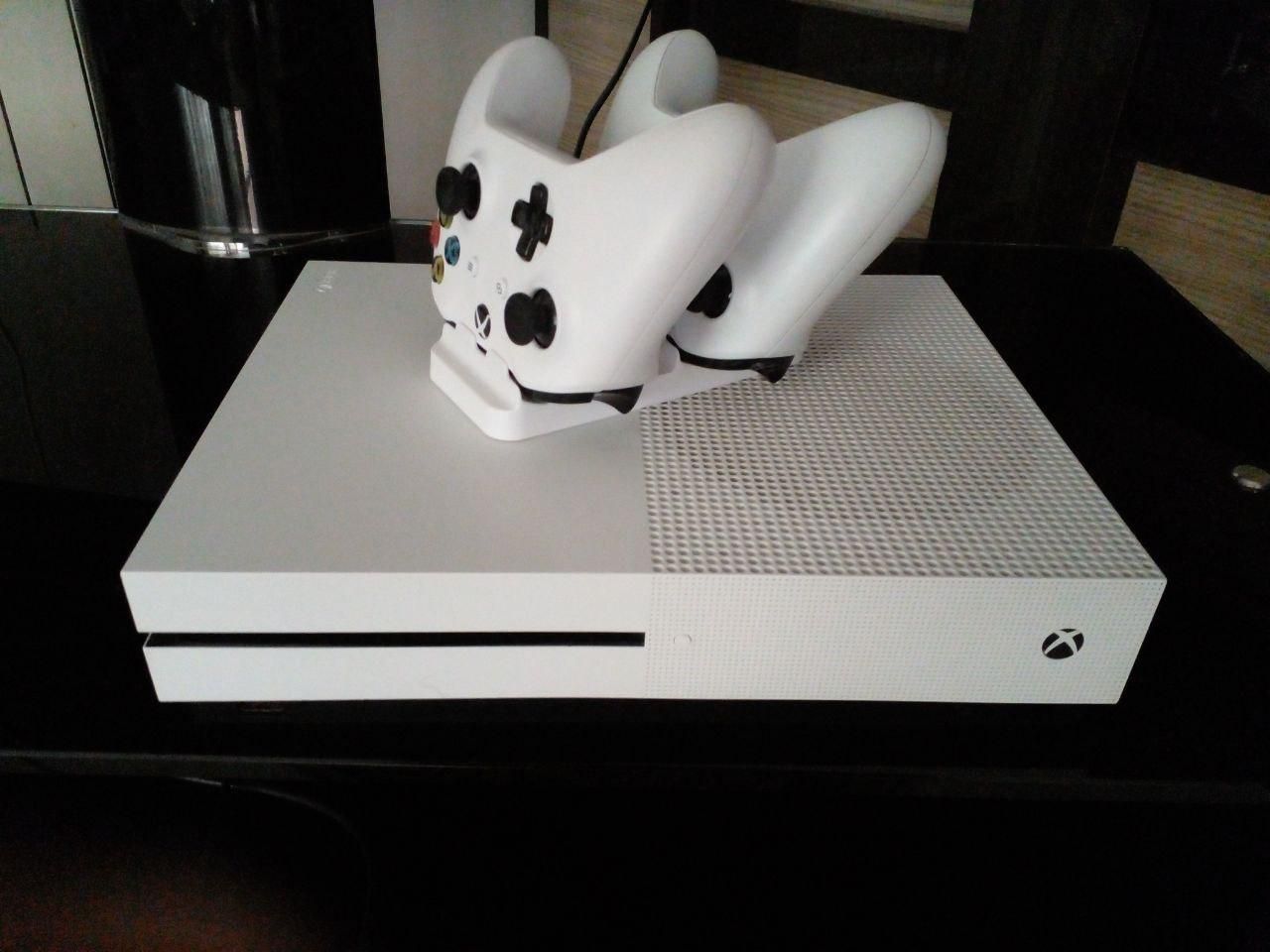ایکس باکس وان اس دو‌دسته یک ترا xbox one sکینکت|کنسول، بازی ویدئویی و آنلاین|اصفهان, برازنده|دیوار