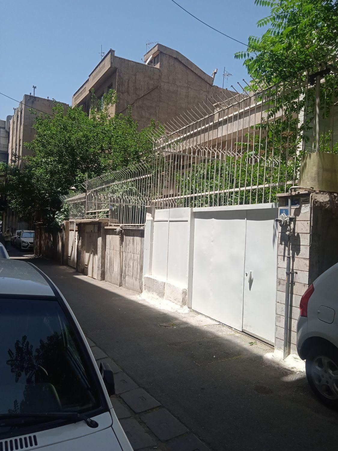 کلنگی ۲۱۶متری با بر ۱۲متر امیرآباد بالای جلال|فروش زمین و ملک کلنگی|تهران, امیرآباد|دیوار