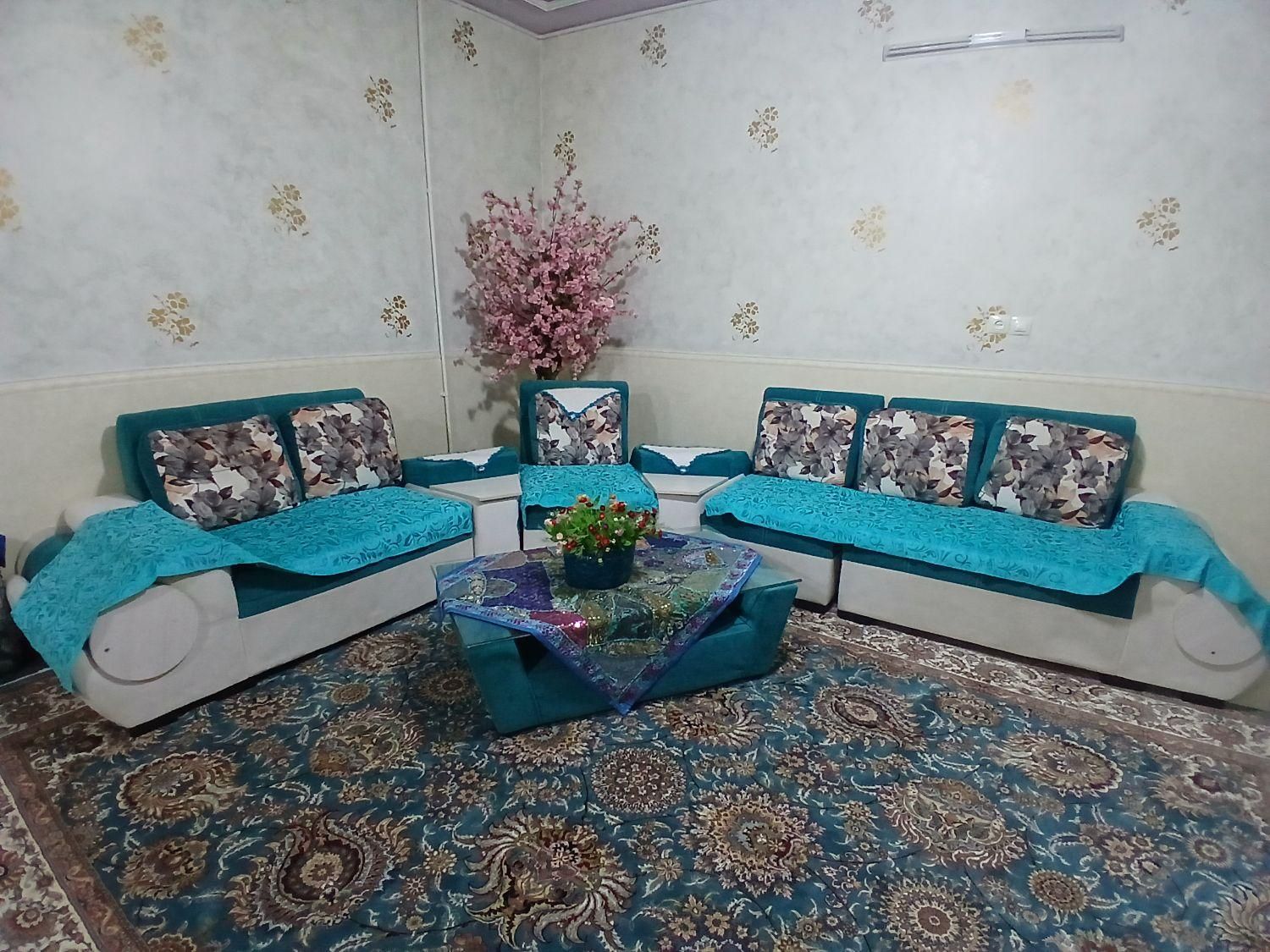 مبل راحتی ال ۸ نفره همراه با تخت راحتی|مبلمان خانگی و میز عسلی|گلپایگان, |دیوار