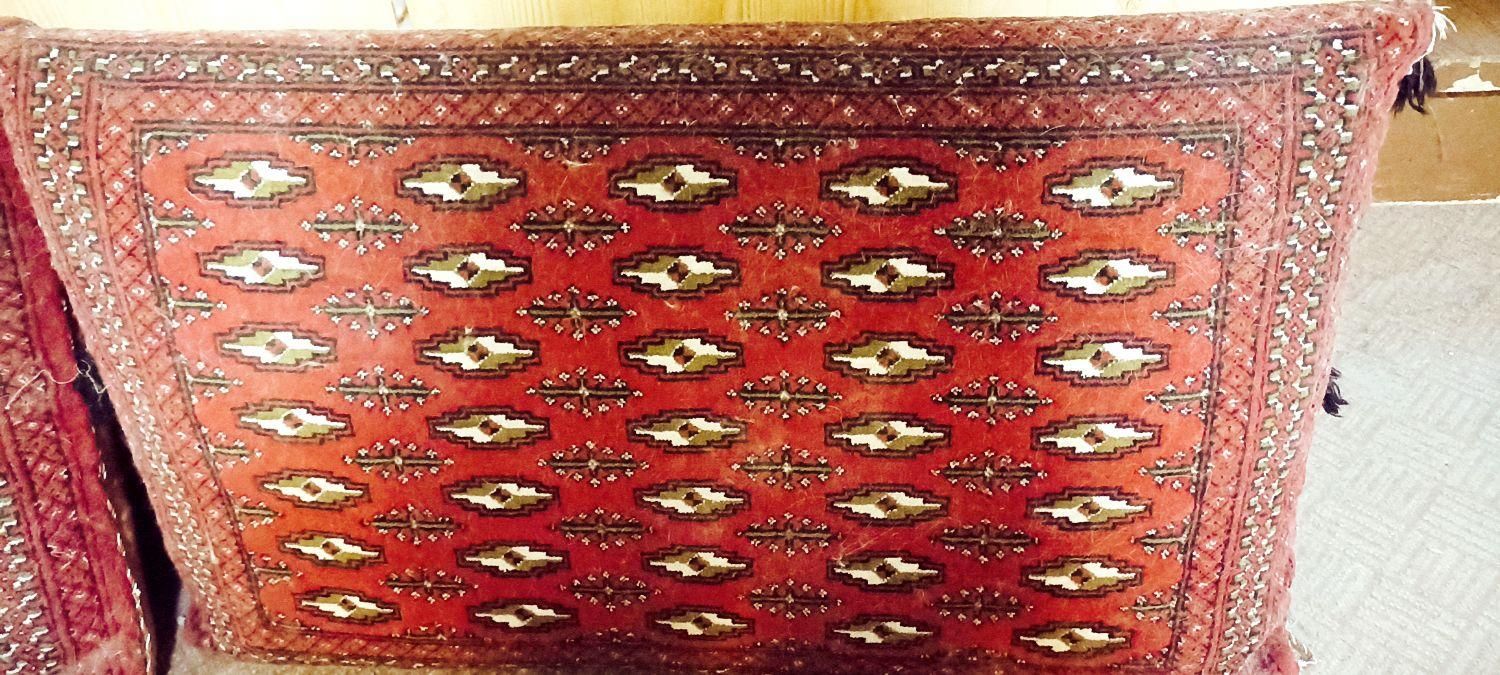 یک جفت مخده یا  پشتی قالیچه ای دست‌باف زیبا و سالم|پشتی|اصفهان, نقش جهان|دیوار