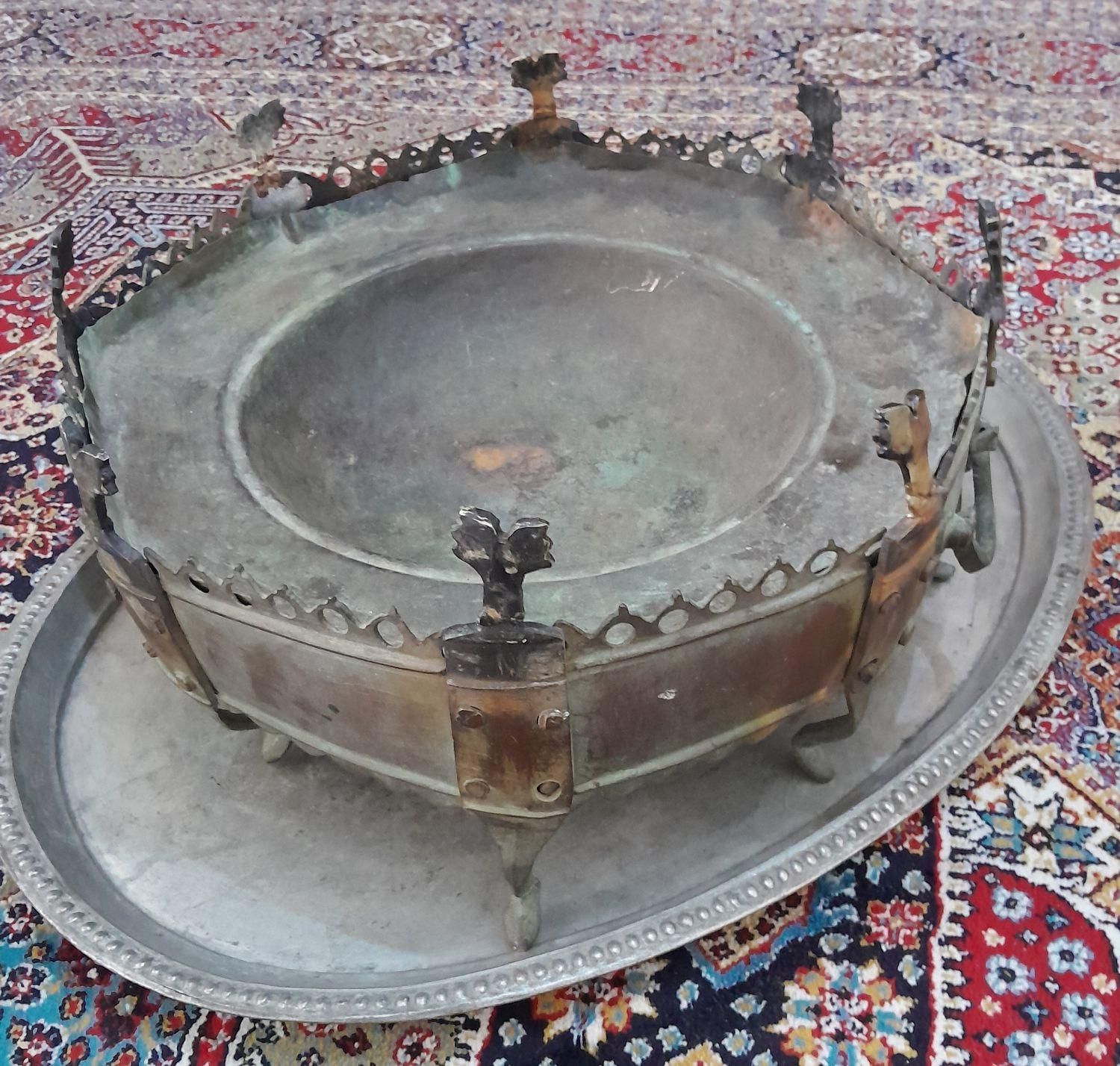 منقل برنجی روسی ۸ پایه|کلکسیون اشیاء عتیقه|تهران, سنگلج (شاپور)|دیوار