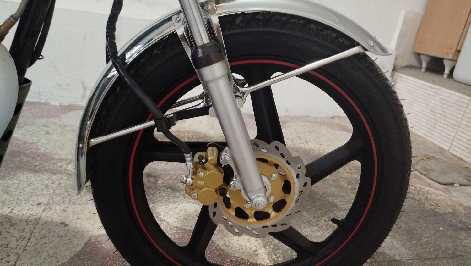 سنین مشکی‌|موتورسیکلت|مرودشت, ابوذر شمالی‎|دیوار