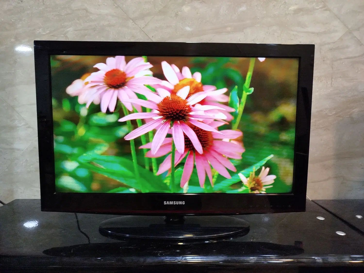 تلویزیون ۳۲ اینچ LCD سامسونگ دیجیتال سرخود|تلویزیون و پروژکتور|ساوه, |دیوار