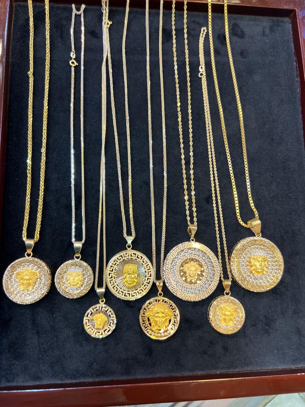 مدالهای ورساچه.سبک و سنگین.شیک و|جواهرات|کاشان, بازار کاشان|دیوار