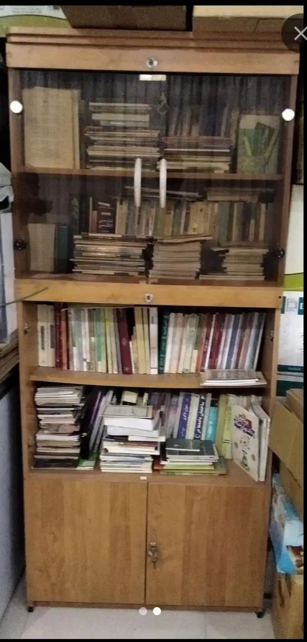 کتابخانه چوبی ۴ طبقه با حدود ۵۰۰ جلد کتاب|کتاب و مجله ادبی|مشهد, امام رضا (ع)|دیوار