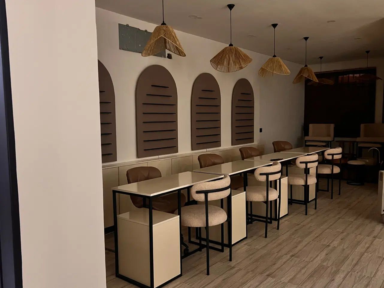 اجاره میز ناخن|اجارهٔ دفتر کار، اتاق اداری، مطب|رشت, گلسار|دیوار