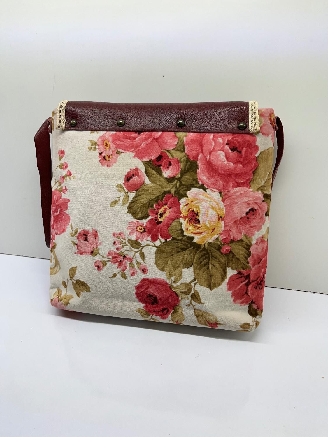 کیف|کیف، کفش، کمربند|قم, نیروگاه|دیوار