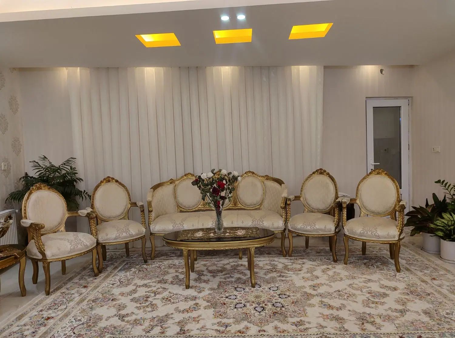 مبل سلطنتی ۹ نفره به همراه ناهارخوری ۸ نفره|مبلمان خانگی و میز عسلی|گنبد کاووس, |دیوار