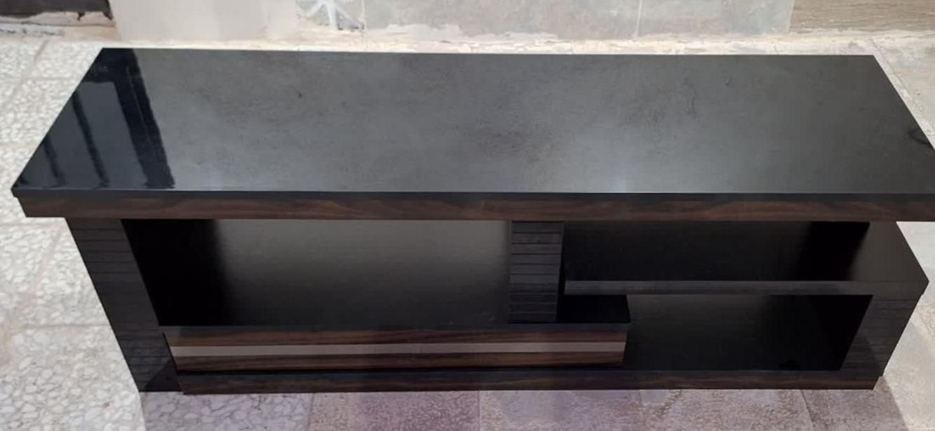 میز تلویزیون شرکتی شیک و در حد نو بدون خط،و خش|میز تلویزیون|قم, دروازه چوبی|دیوار