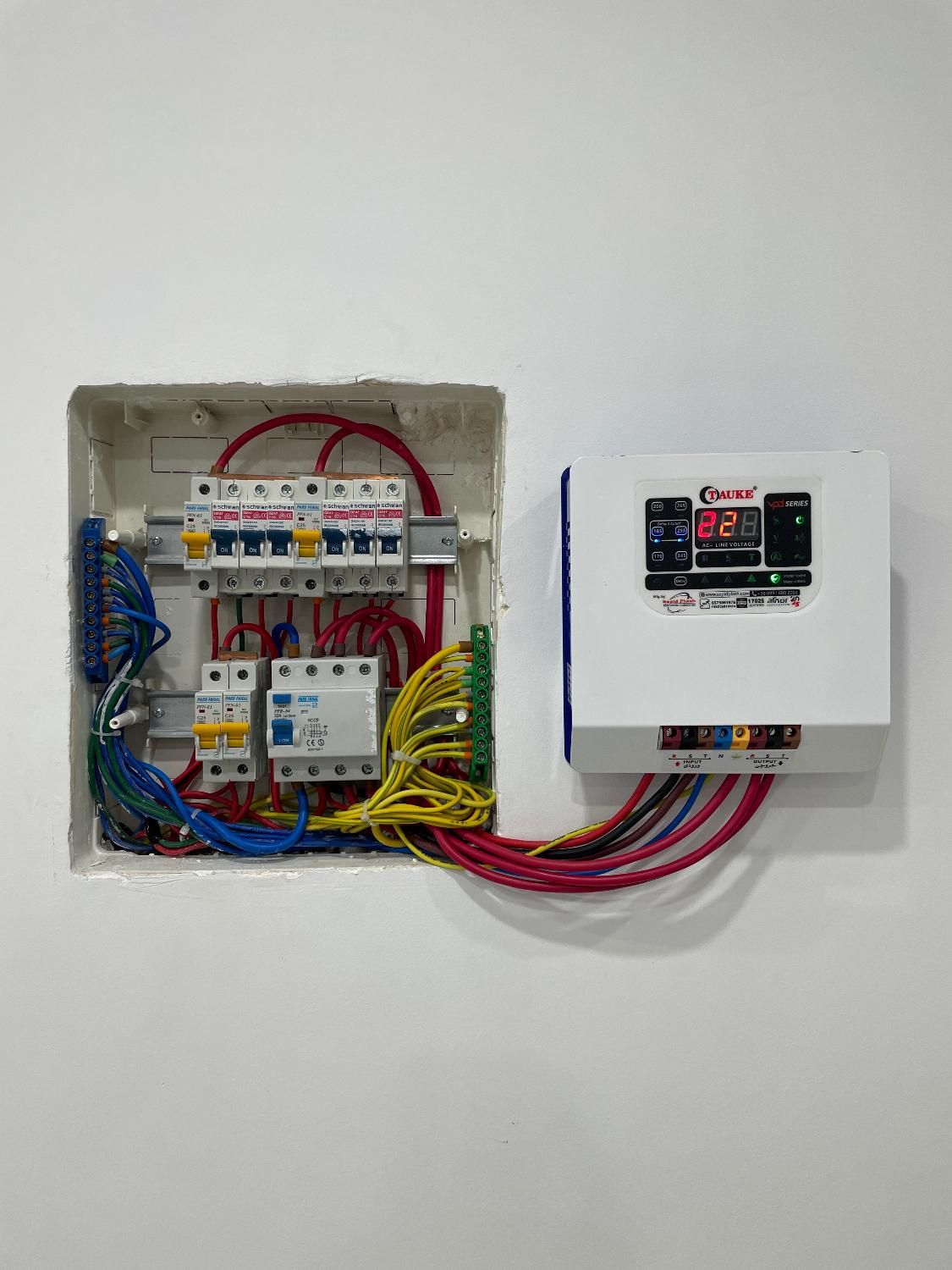 برقکار/برق کار نصب لاین نصاب لوستر پایه تلوزیونTV|خدمات پیشه و مهارت|بندرعباس, |دیوار