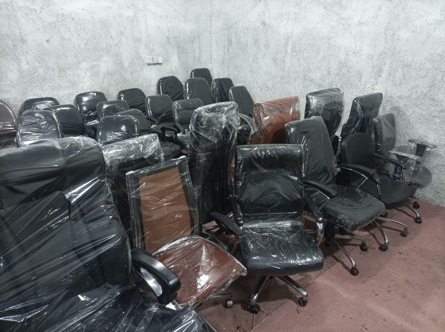 میز وصندلی اداری تمام صندلی‌ها استوک در حد نو|دفتر کار|مشهد, طلاب|دیوار