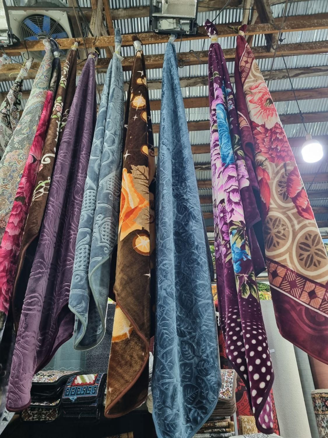 پتو ضخیم|رختخواب، بالش، پتو|بندر انزلی, گلسرخ|دیوار