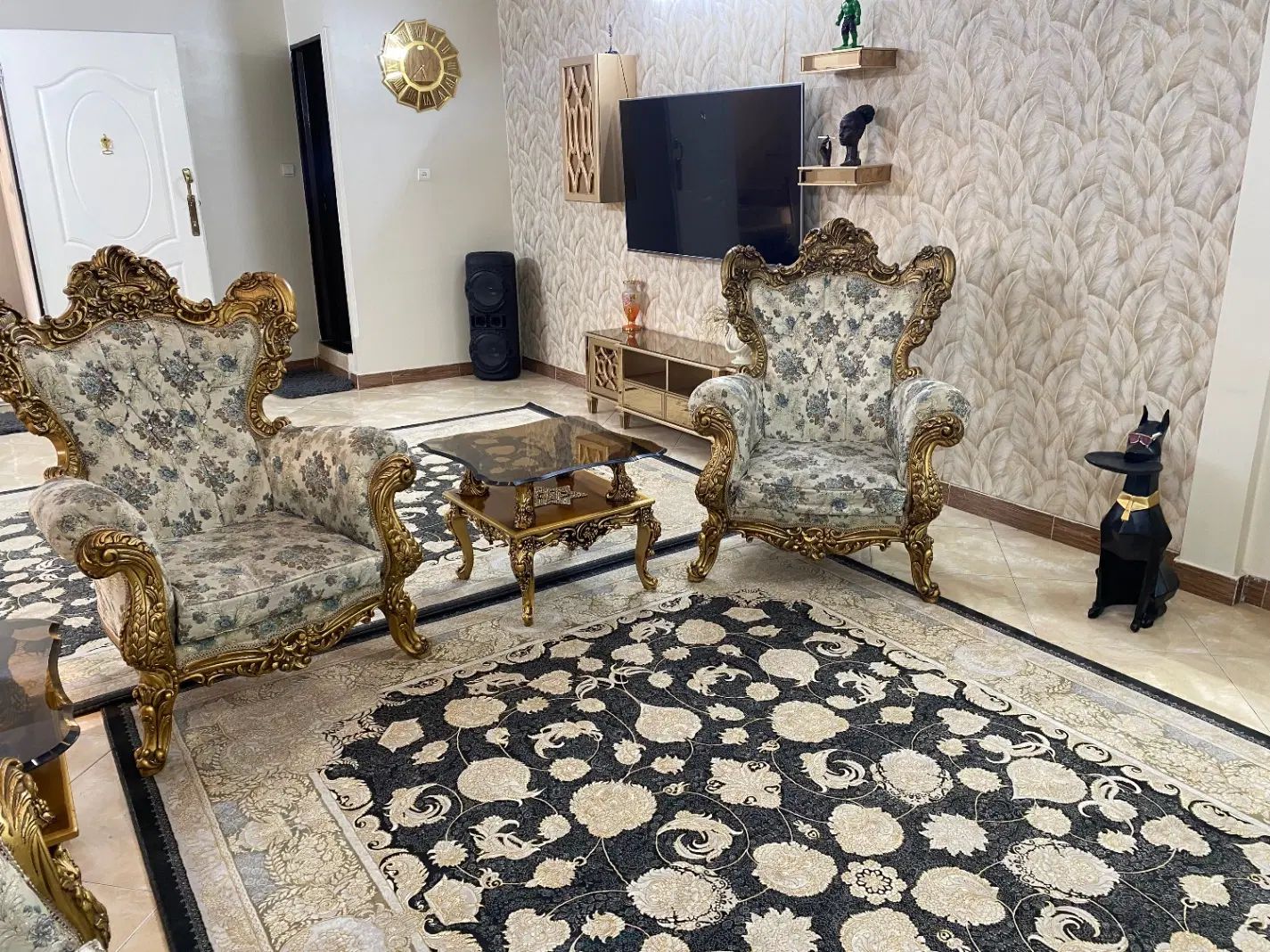 مبل سلطنتی چوب راش ۹نفره کاملا سالم بامیزوعسلی|مبلمان خانگی و میز عسلی|ری, دولت‌آباد|دیوار
