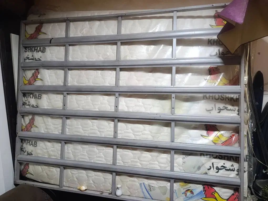 تخت دونفره خوشخواب نو با تخته چوب برقی و نور|تخت و سرویس خواب|لردگان, |دیوار