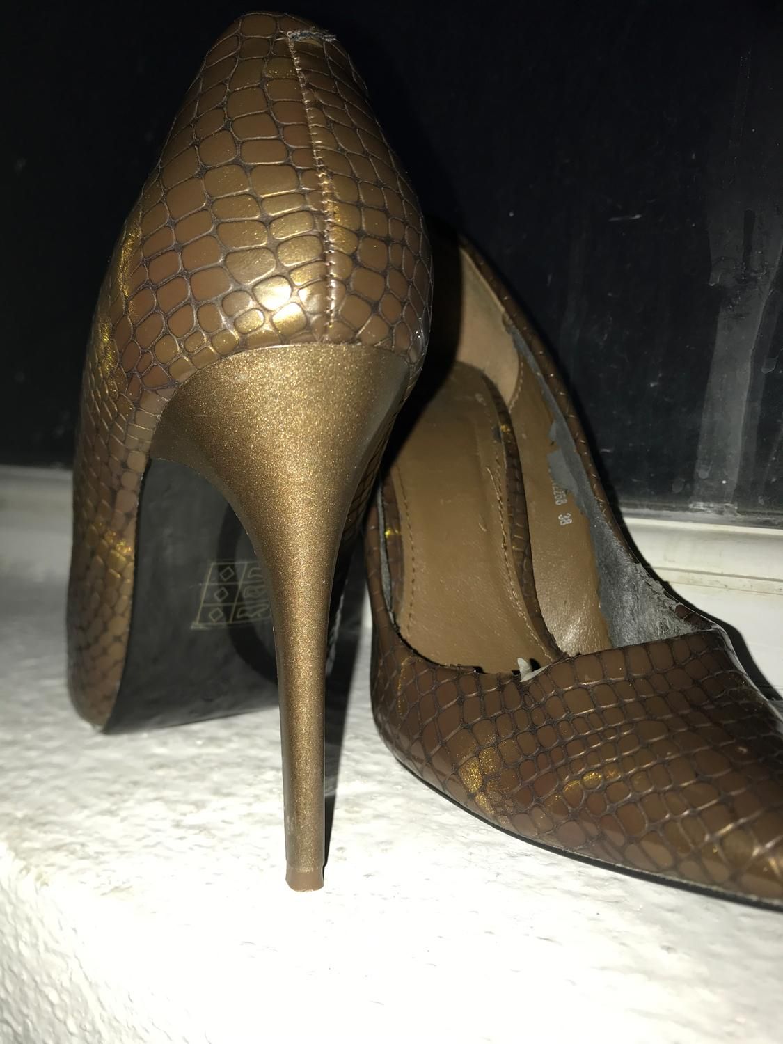 کفش ‌پاشنه بلند|کیف، کفش، کمربند|پردیس, فاز ۱|دیوار