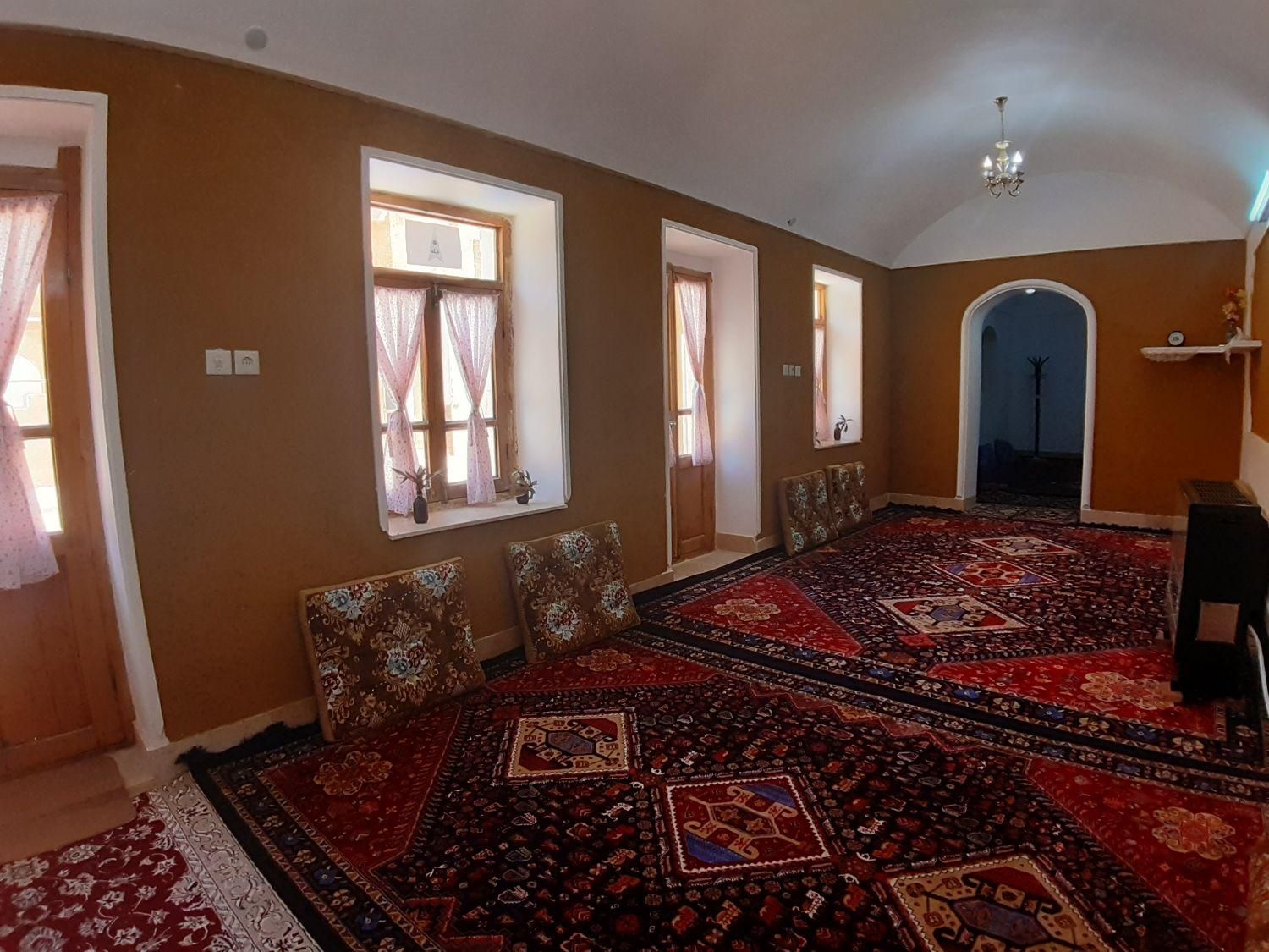 اقامتگاه بومگردی عمارت ماه صنم سوییت آباده دربست|اجارهٔ کوتاه‌مدت آپارتمان و سوئیت|آباده, |دیوار