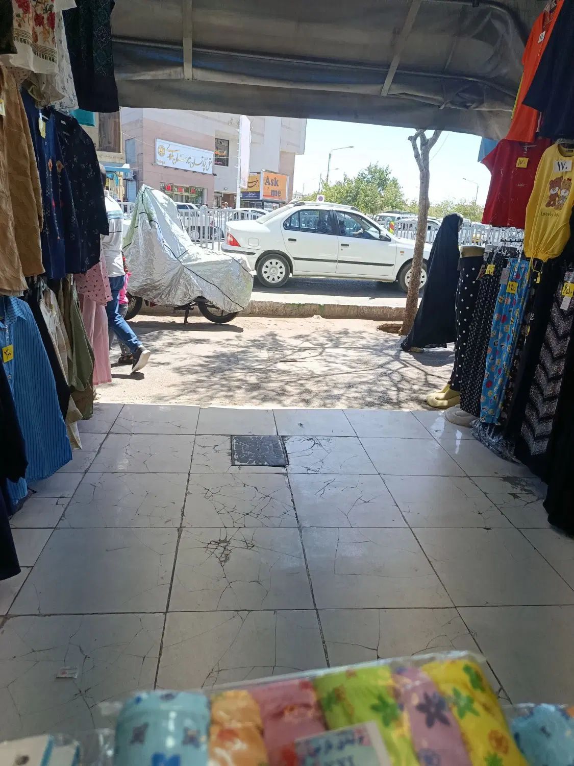 فروشنده خانم پوشاک|استخدام خدمات فروشگاه و رستوران|مشهد, حرم مطهر رضوی|دیوار