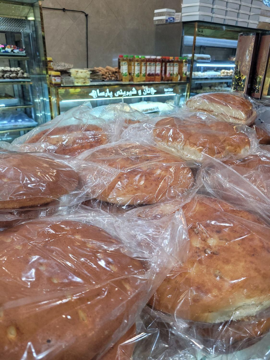 کارگر ساده در نان و شیرینی پارسا با جای خواب|استخدام خدمات فروشگاه و رستوران|تهران, میدان حر|دیوار