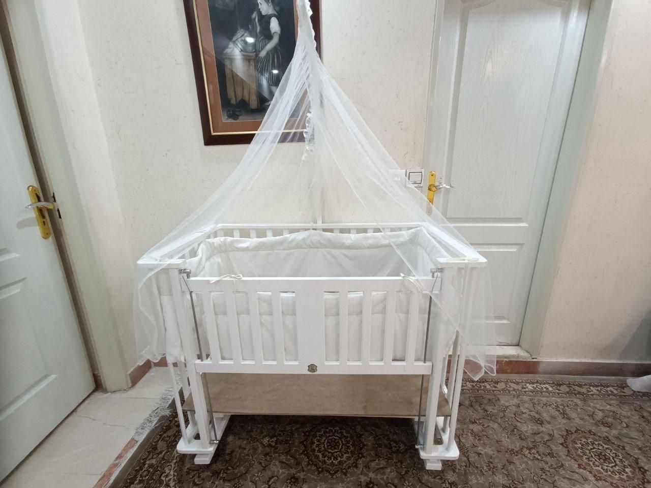 تخت خواب گهواره ای|تخت و صندلی بچه|تهران, پرستار|دیوار