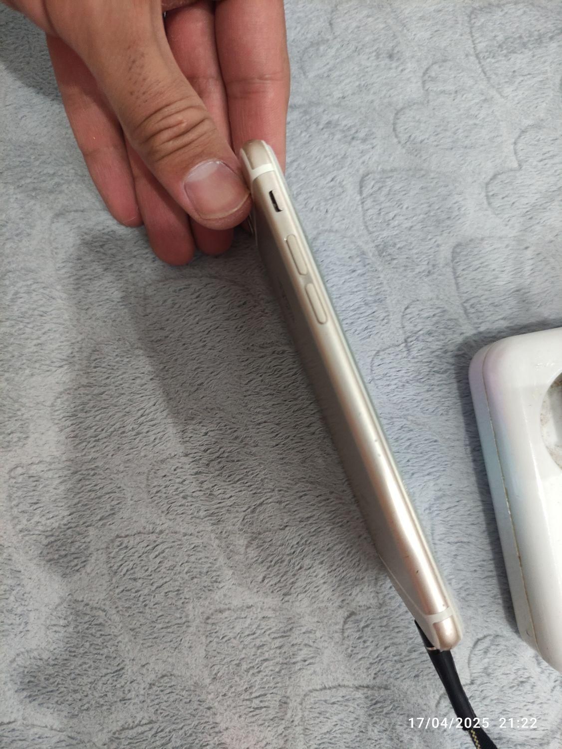 اپل iPhone 6 با حافظهٔ ۱۶ گیگابایت|موبایل|تهران, استاد معین|دیوار
