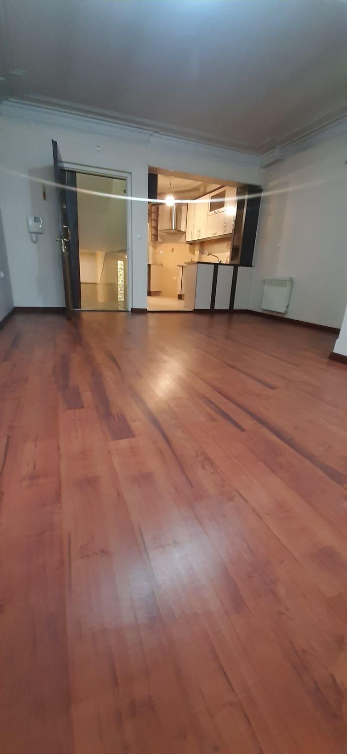 ۵۲ متر/میدان ۷۳/تک واحدی/بالای همکف