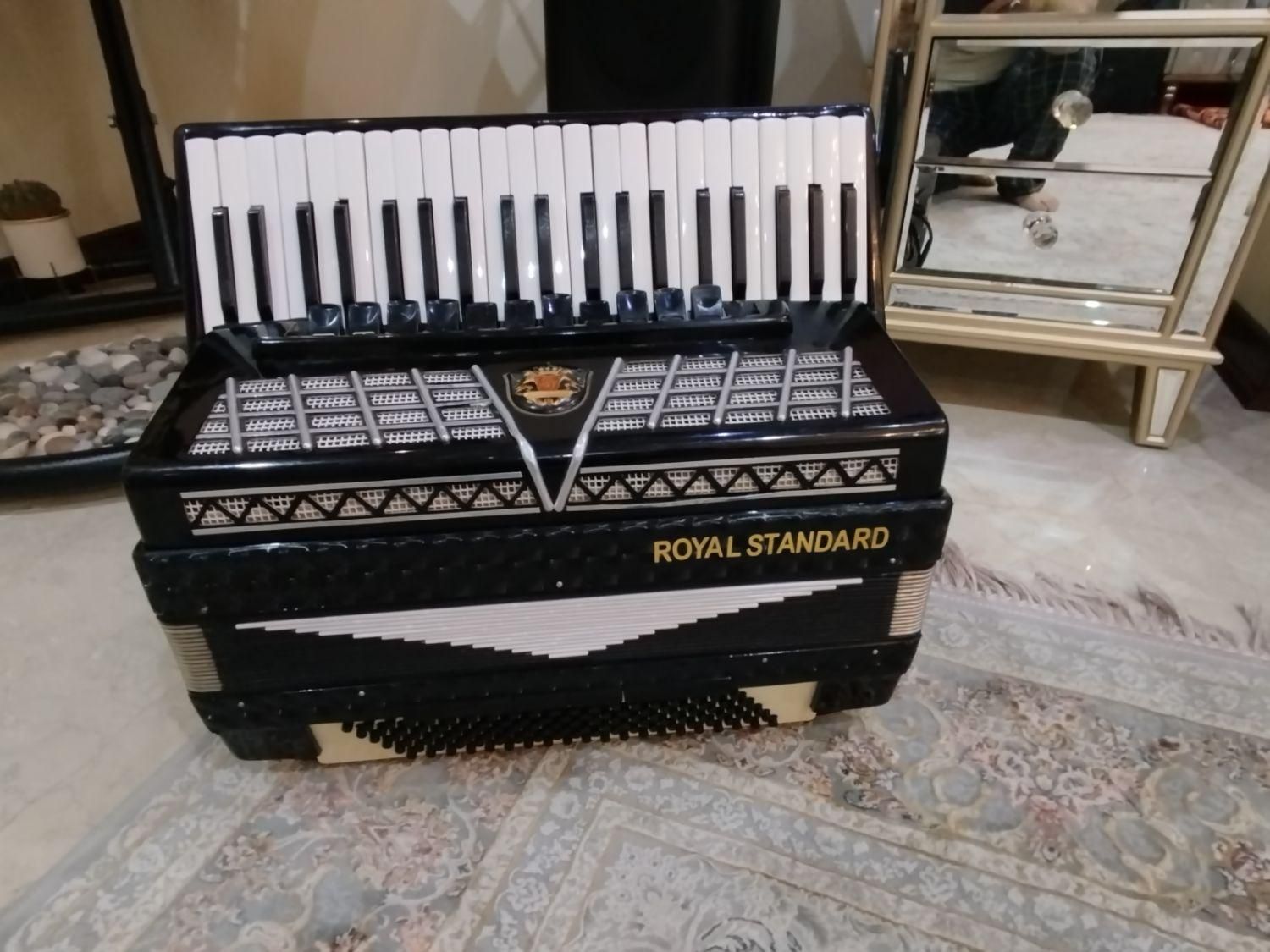 ساز آکاردئون. رویال استاندارد ۱۲۰. مشکی|پیانو، کیبورد، آکاردئون|تبریز, |دیوار