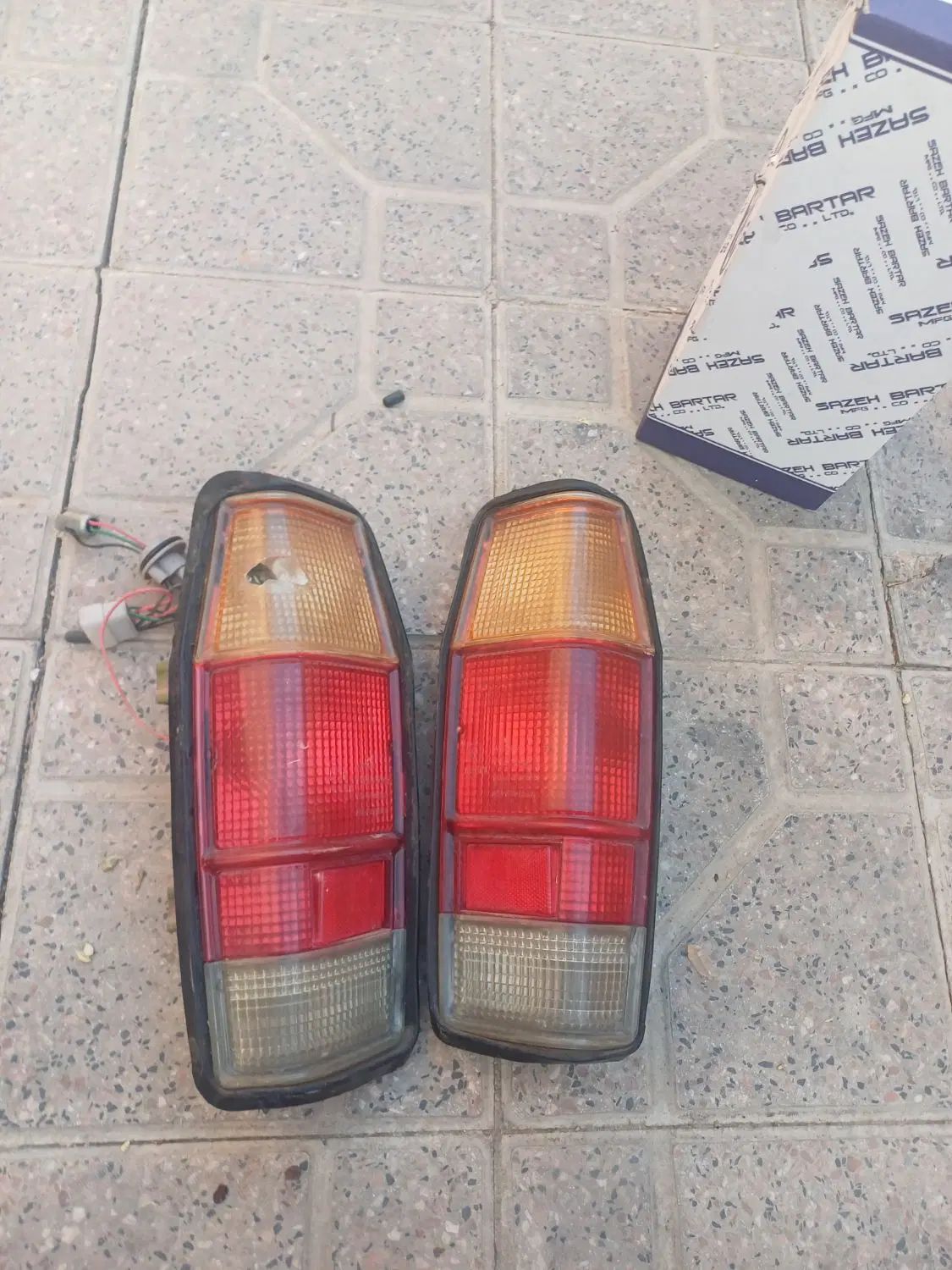چراغ خطر مزدا وانت|قطعات یدکی و لوازم جانبی|کرج, شاهین‌ویلا|دیوار