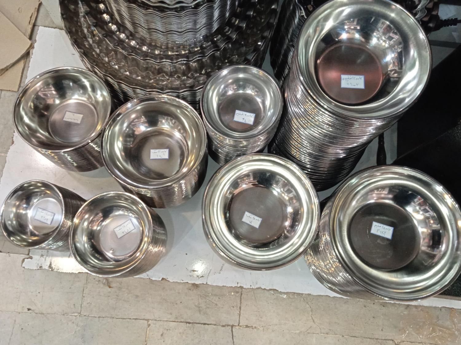 سینی و کاسه استیل پذیرای ساده و طرح دار|ظروف سرو و پذیرایی|مشهد, گلبرگ شمالی|دیوار