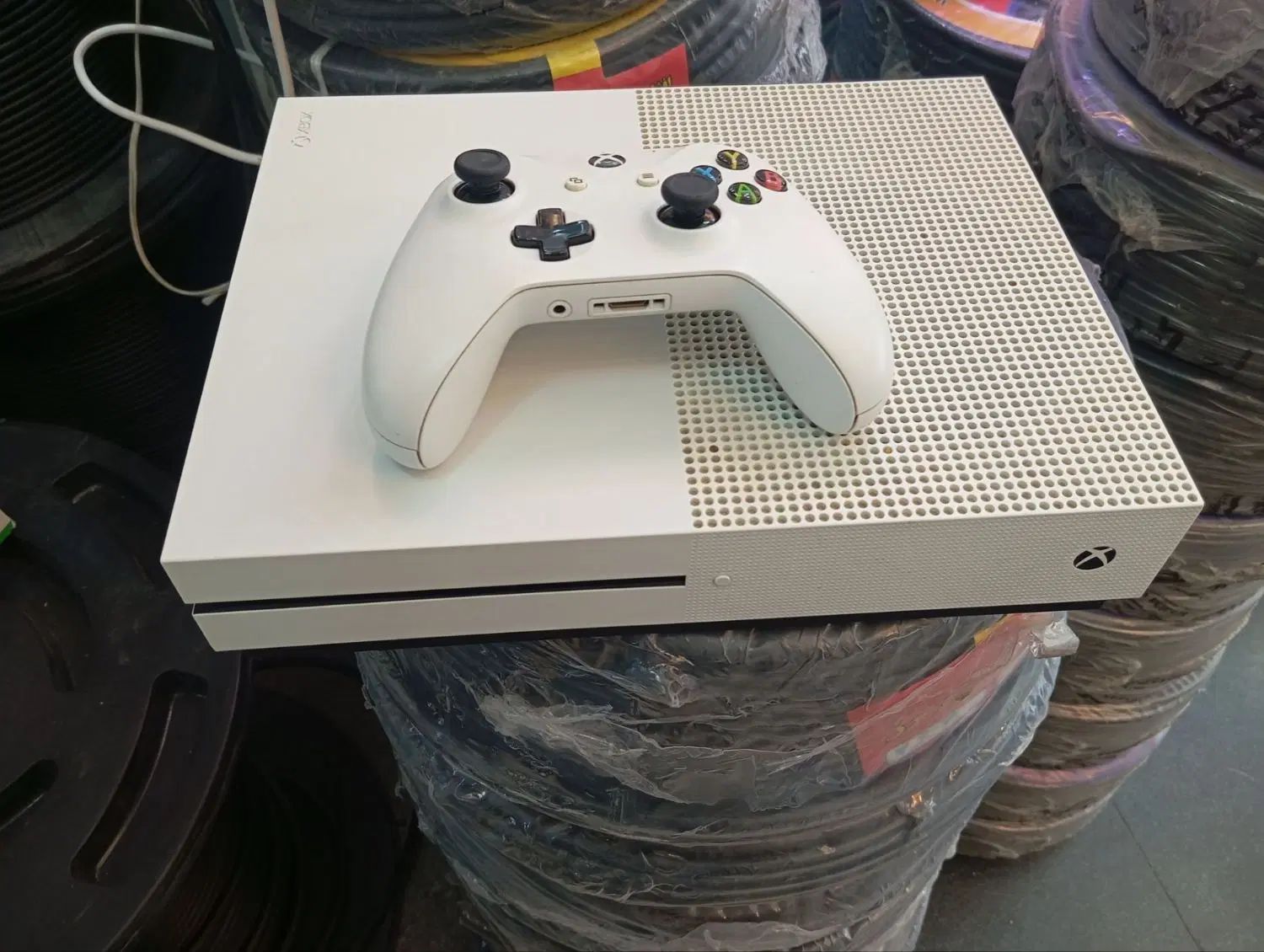 Xbox oneد s در حد دو سال خاموش بوده|کنسول، بازی ویدئویی و آنلاین|تهران, لاله زار|دیوار