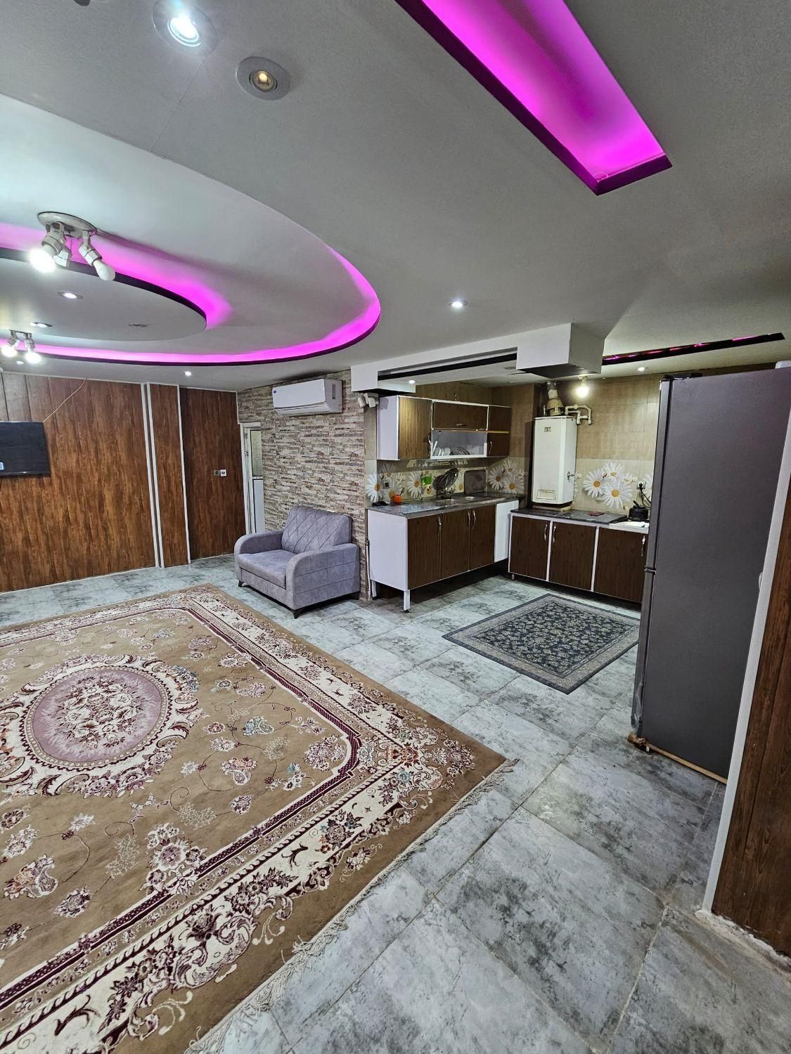 اجاره ویلا در باغبهادران باغ بهادران باغبادران|اجارهٔ کوتاه‌مدت ویلا و باغ|اصفهان, باغ دریاچه|دیوار