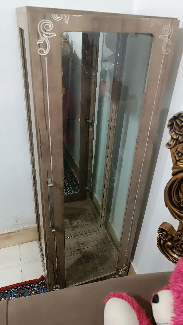 ۲عدد ویترین Mdf، میز ،تشک تخت ، سماور،تخت یک نفره|بوفه، ویترین، کنسول|قائم‌شهر, |دیوار