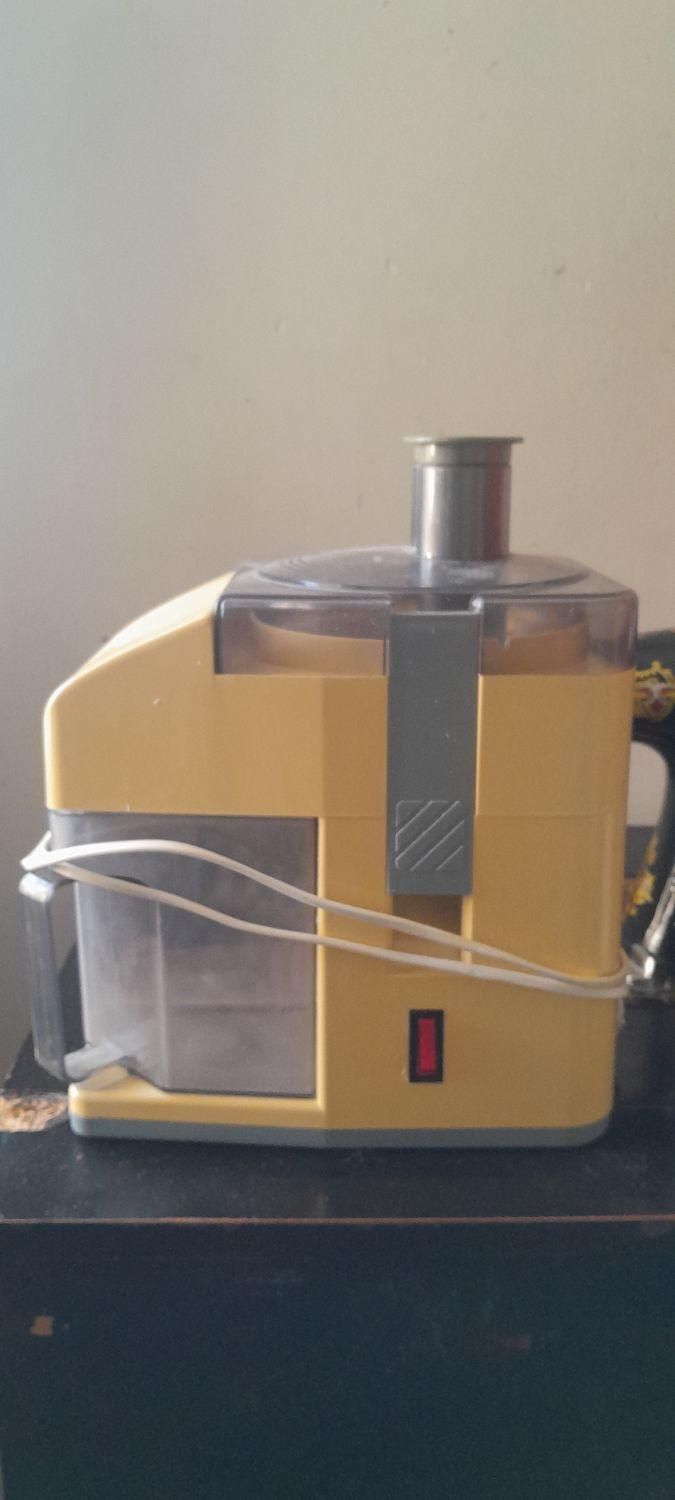 آبمیوه گیر|آبمیوه‌گیر و آب‌مرکبات‌گیر|رباط‌کریم, رباط‌کریم|دیوار