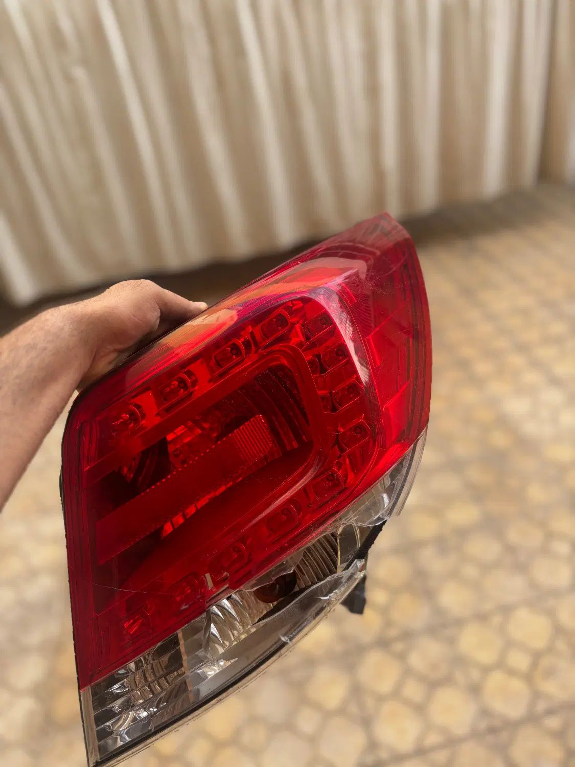 چراغ عقب دنا|قطعات یدکی و لوازم جانبی|اصفهان, دشتستان|دیوار