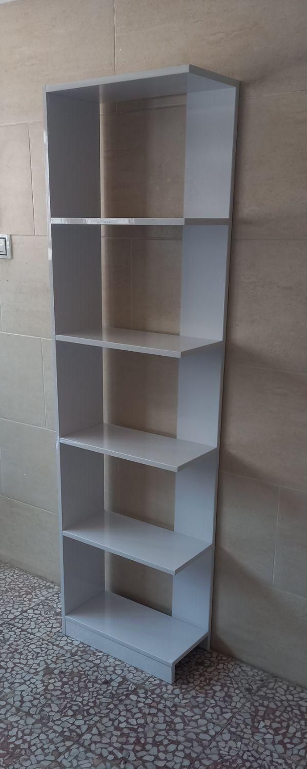 استند ایستاده سایز متوسط|کتابخانه، شلف، قفسه‌های دیواری|صدرا-فارس, فاز ۱|دیوار