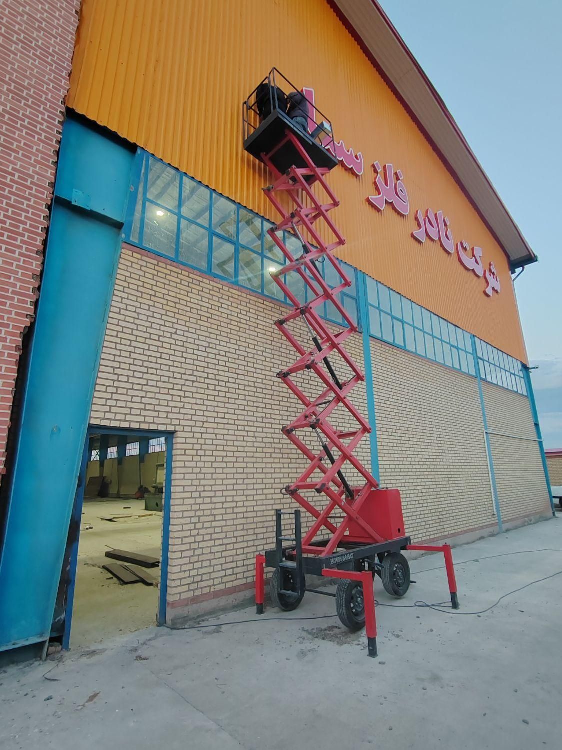 کرایه ی بالابر(نفربر) آکاردئونی و ریلی بالان صنعت|خدمات پیشه و مهارت|اصفهان, بهارستان|دیوار