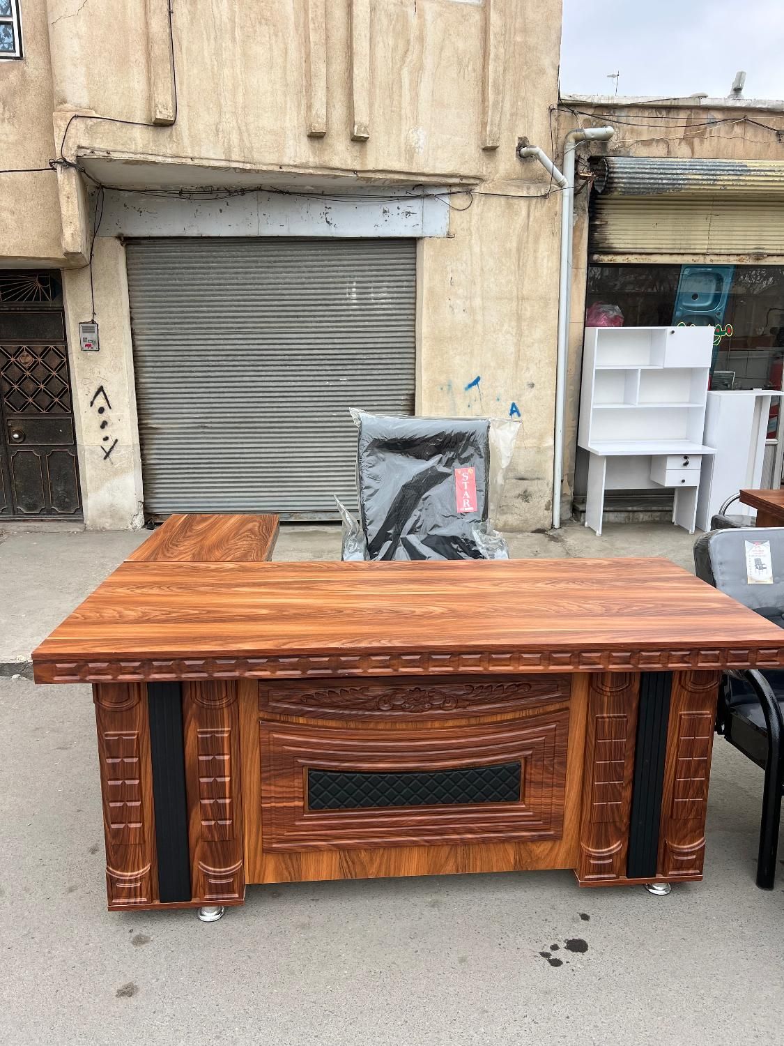 میز مدیریت ال ۱۸۰ در ۸۰ با صندلی مدیریتی سام صفر|مبلمان اداری|میاندوآب, |دیوار