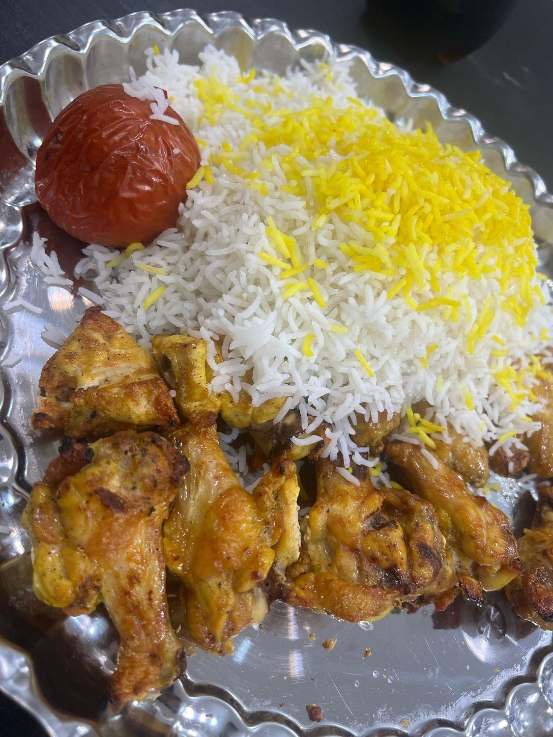 آشپز خانه بزرگ پلو پلو با سر آشپز با تجربه 35 ساله|خدمات پذیرایی، مراسم|تهران, سیروس|دیوار