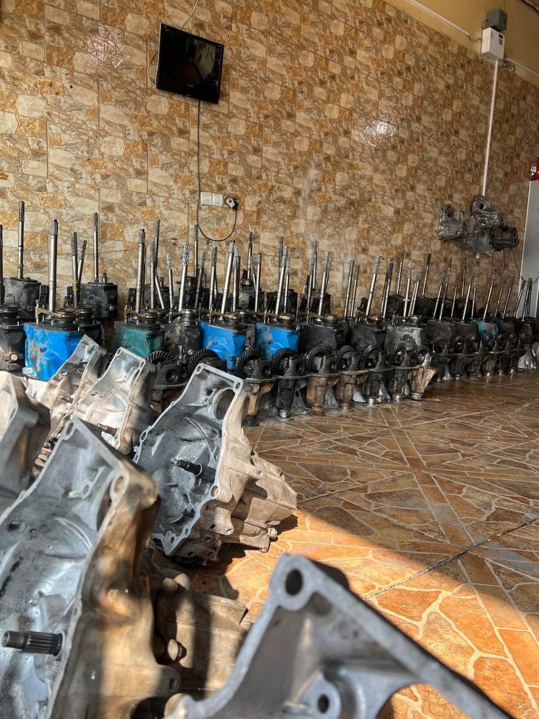 گیربگس اردی پیکان وانت اریسان مزدا کارا پژو پراید|قطعات یدکی و لوازم جانبی|رباط‌کریم, رباط‌کریم|دیوار