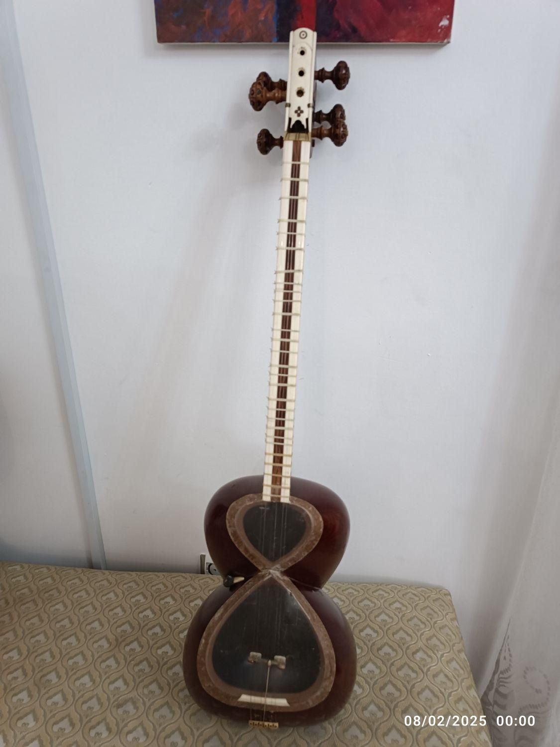 تار ساخت استاد رضا ژاله قدیمی|سازهای سنتی|گرگان, |دیوار