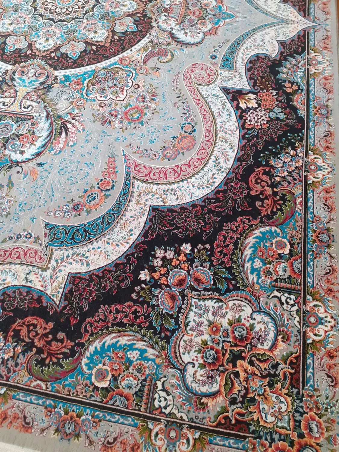 دو عدد فرس ۹ متری ۷۰۰ شانه ۲۵۵۰ تراکم در حد نو|فرش|تبریز, |دیوار