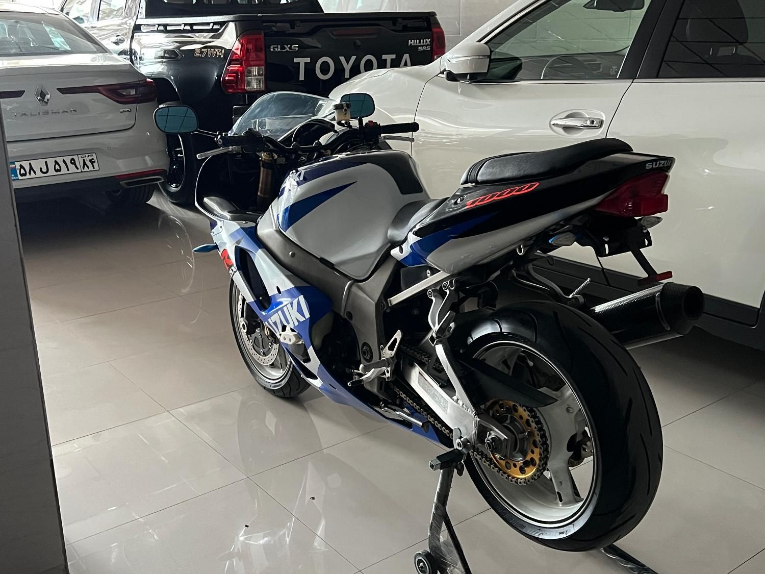 سوزوکی gsx R هزار ۱۰۰۰ سی سی|موتورسیکلت|بندرعباس, |دیوار