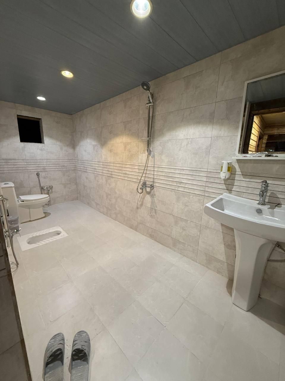 کلبه های چوبی|اجارهٔ کوتاهمدت آپارتمان و سوئیت|بندر انزلی, میان پشته|دیوار