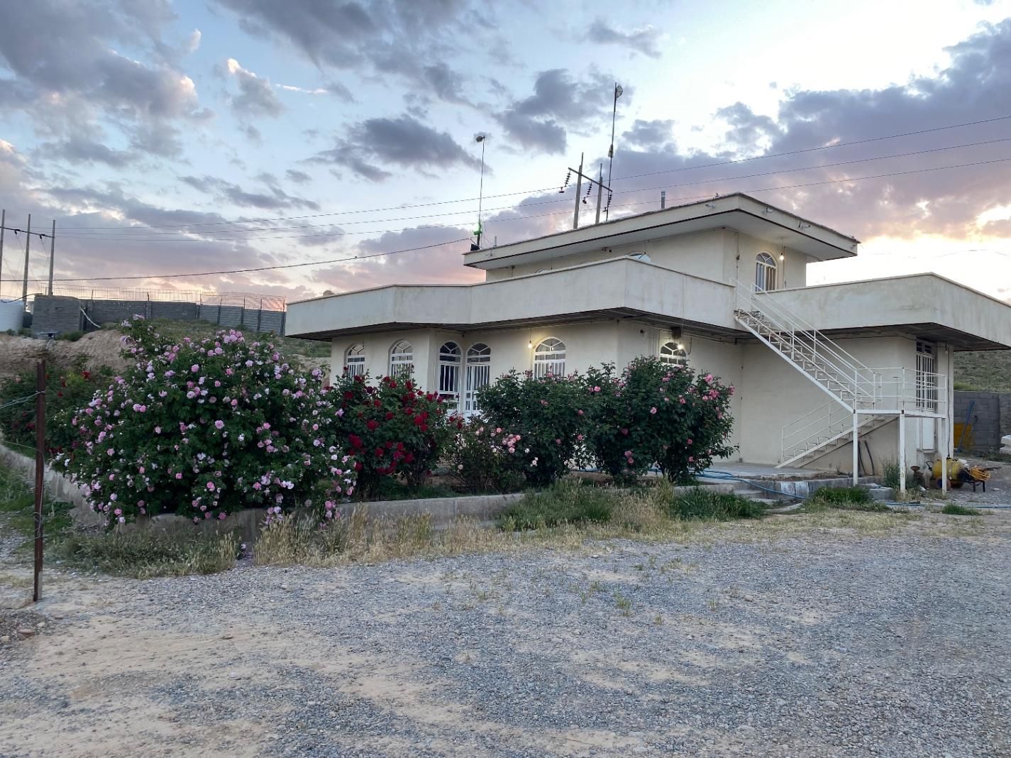 مرغداری گوشتی ۸۰ هزار قطعه ای|فروش دفتر صنعتی، کشاورزی، تجاری|شیراز, معالی‌آباد|دیوار