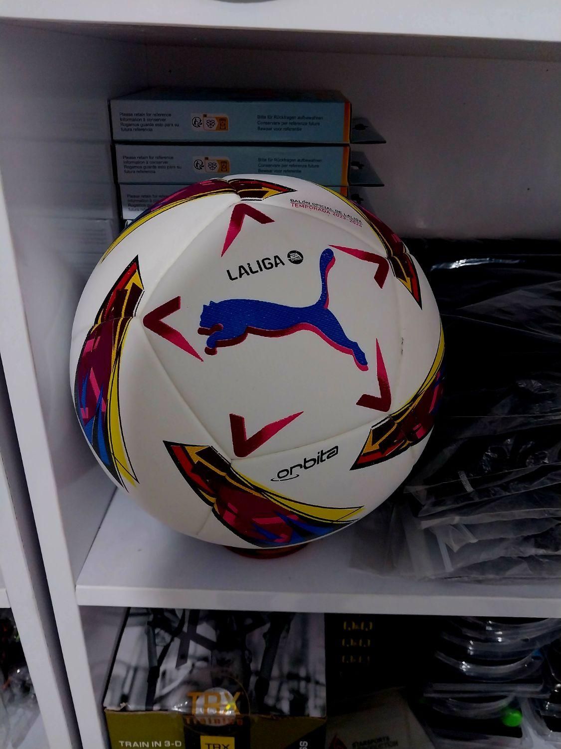 توپ فوتبال|ورزش‌های توپی|شیراز, وحدت|دیوار