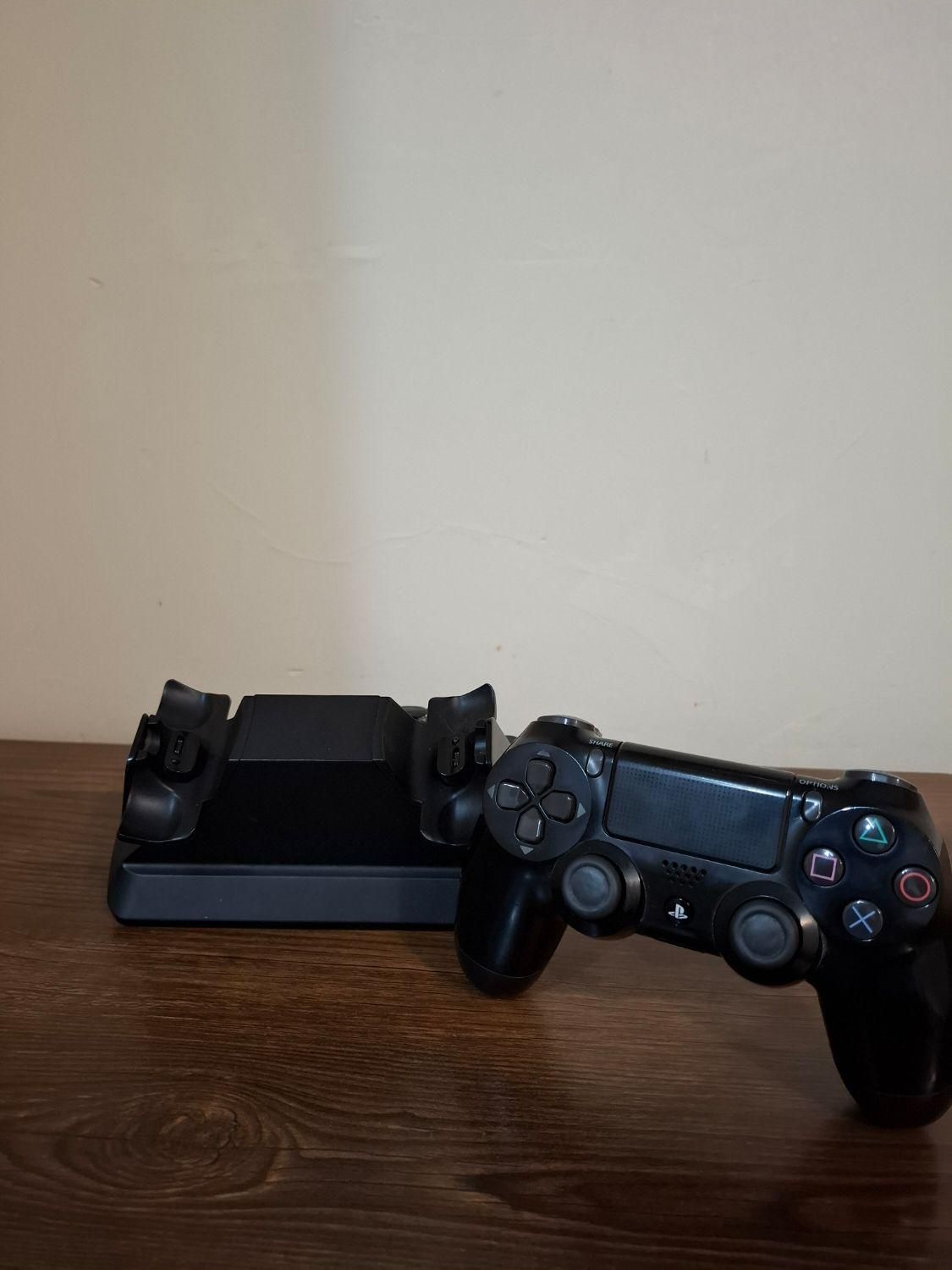پایه شارژر و کیف ps4|کنسول، بازی ویدئویی و آنلاین|اسلام‌شهر, شهرک جانبازان|دیوار