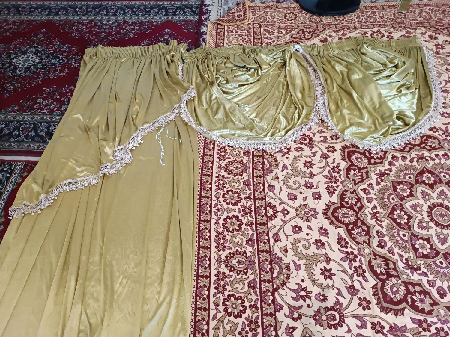 پرده دستک والان پرده دو عددکامل با گیپور و قالیچه|پرده، رانر، رومیزی|مشهد, الهیه|دیوار